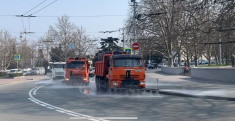 «Севавтодор» моет улицы города технической водой