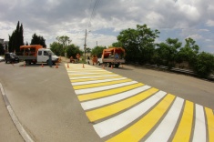 В Севастополе обновляют дорожную разметку 