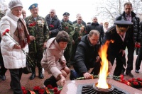 Ко Дню Неизвестного Солдата кадеты выпустили в небо белых бумажных журавлей