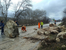 В районе села Фруктовое устранены последствия камнепада 