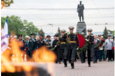 В Севастополе состоялся митинг у Мемориальной стены в честь героической обороны 1941-1942 гг. и возложение цветов к Вечному огню 