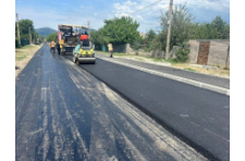 У школы в селе Орлином идёт обустройство тротуара