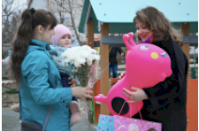 Трехтысячного получателя регионального маткапитала поздравили в Севастополе