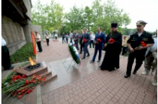 День памяти и скорби: севастопольцы возложили цветы и венки к Мемориалу героической обороны 1941 – 1942 годов